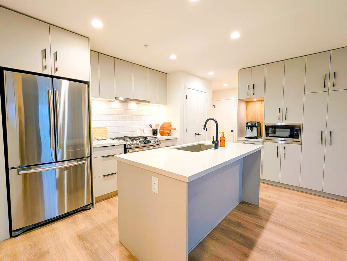 316 3038 St. George Street