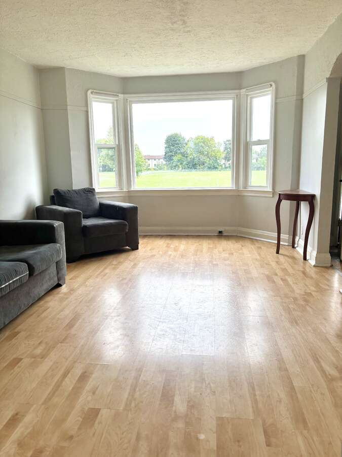 House / Bungalow For Rent in Oshawa, Ontario - 3 bdrm, 1 bath (432 Jarvis St)