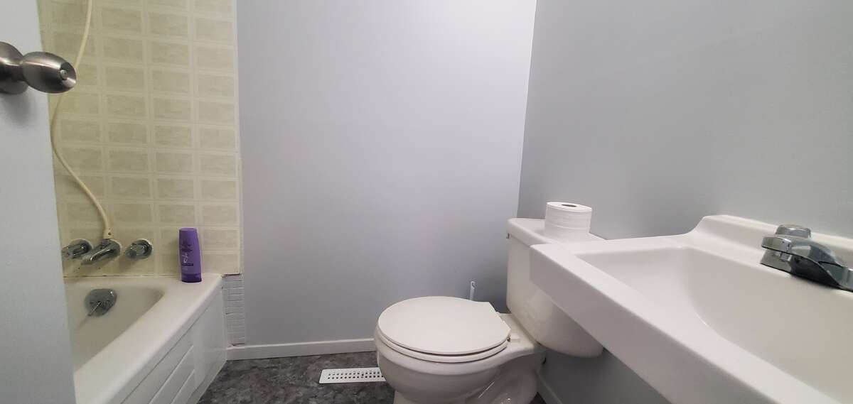 Bathroom 1 bedroom Suite