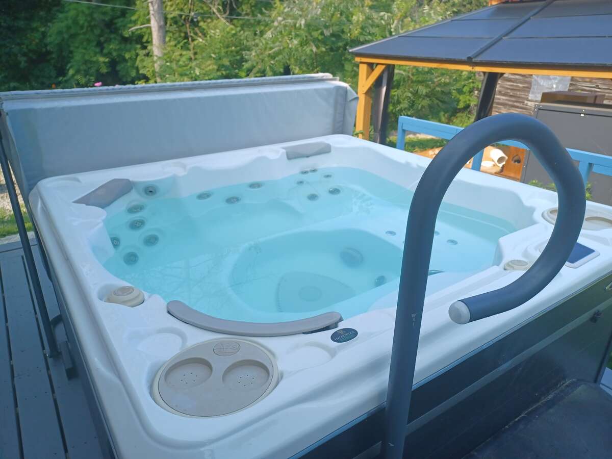Hydropool hot tub (Excluded)