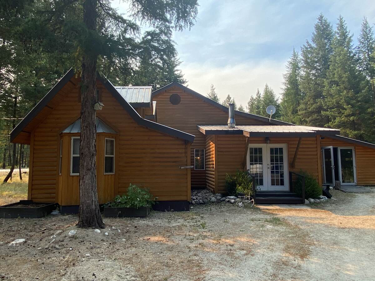 Acreage For Sale in Beaverdell, BC - 2+1 bed, 1 bath