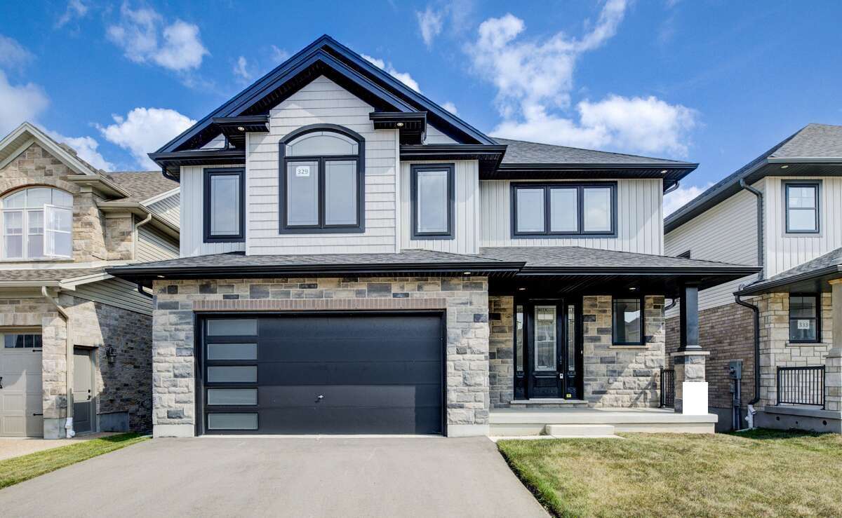 House For Sale in Kitchener, Ontario - 4 bdrm, 3 bath (329 Rivertrail Avenue)