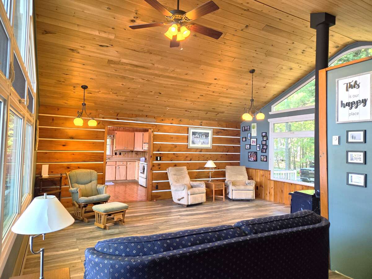 Livingroom from side entrance