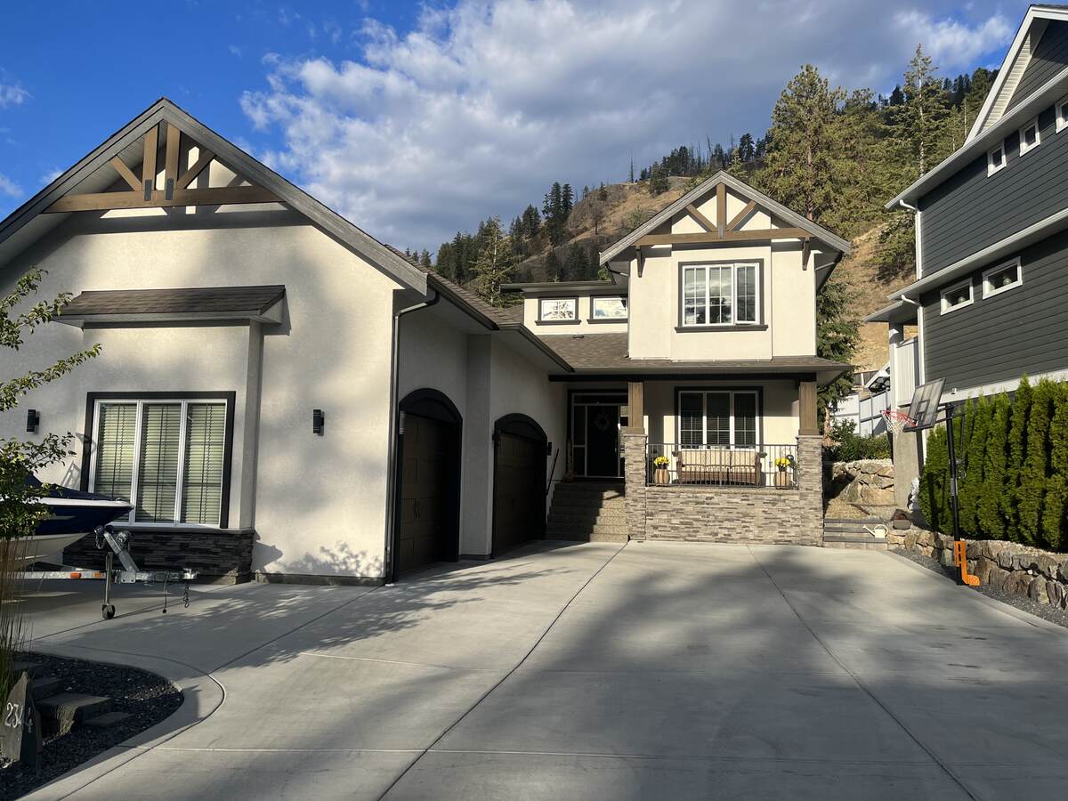 House For Sale in West Kelowna, BC - 6 bed, 3.5 bath