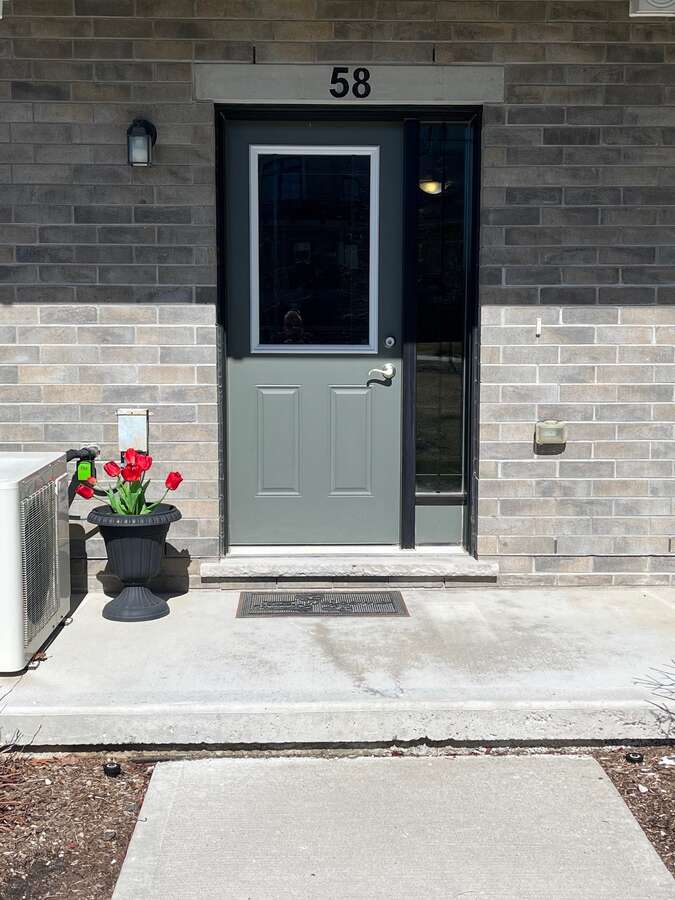 Townhouse For Sale in Guelph, ON - 2 bed, 3 bath