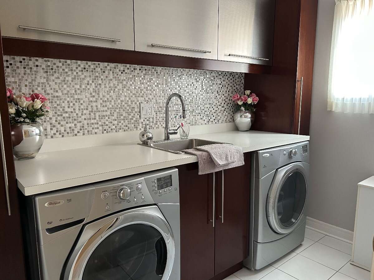 Bright 4 bedroom home in hub of Woodbridge