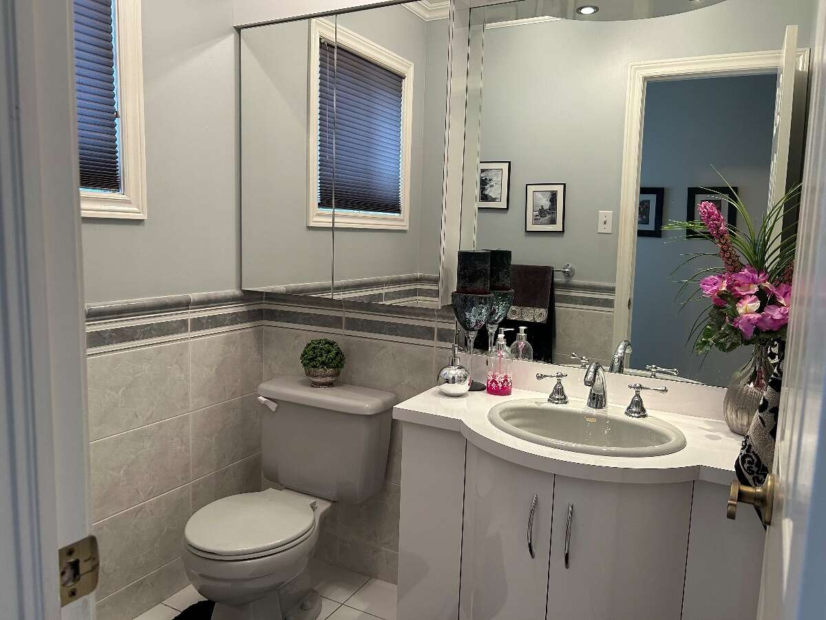 Bright 4 bedroom home in hub of Woodbridge