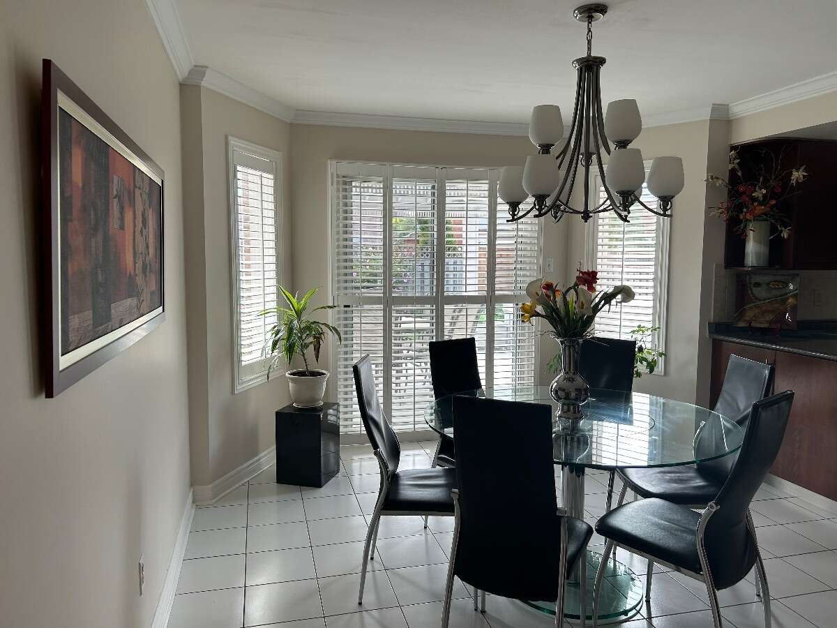 Bright 4 bedroom home in hub of Woodbridge