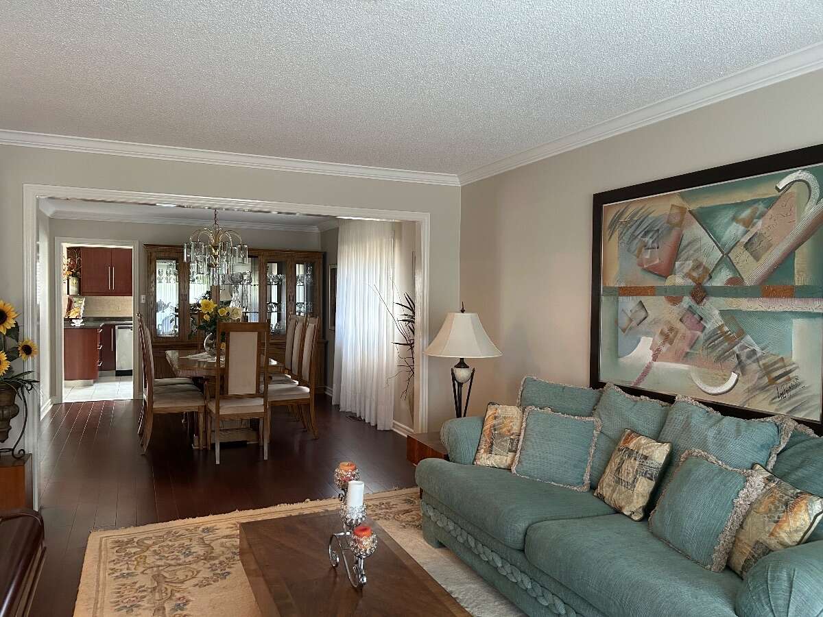 Bright 4 bedroom home in hub of Woodbridge