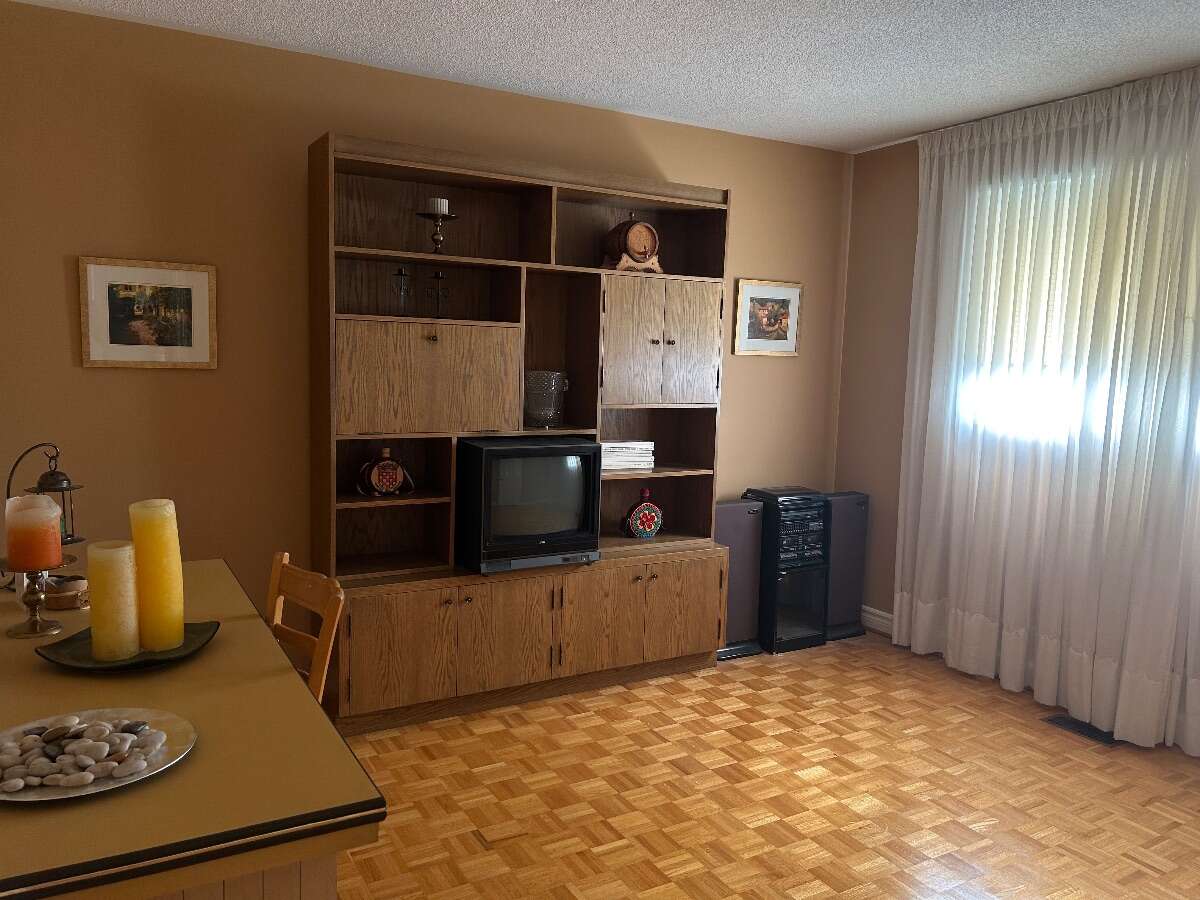 Bright 4 bedroom home in hub of Woodbridge