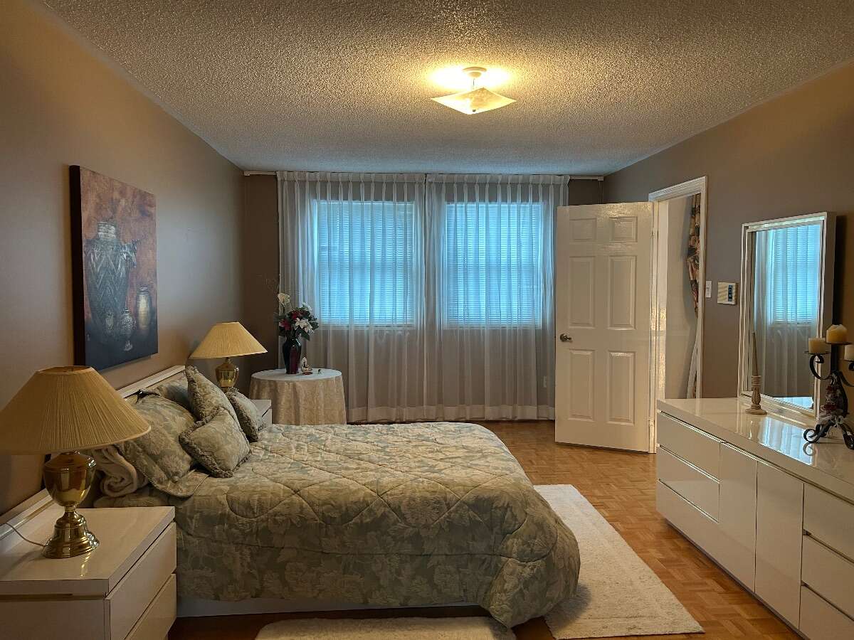 Bright 4 bedroom home in hub of Woodbridge