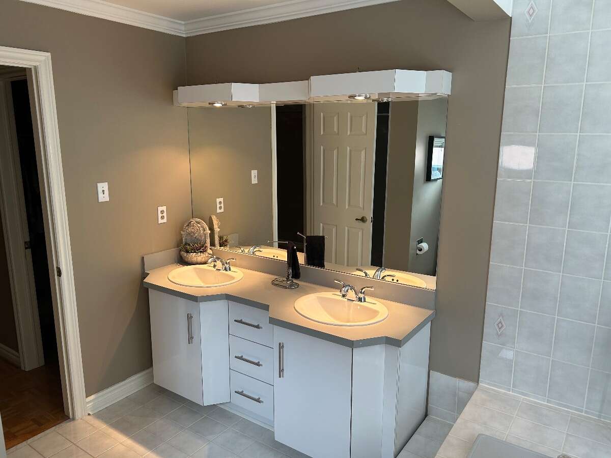 Bright 4 bedroom home in hub of Woodbridge