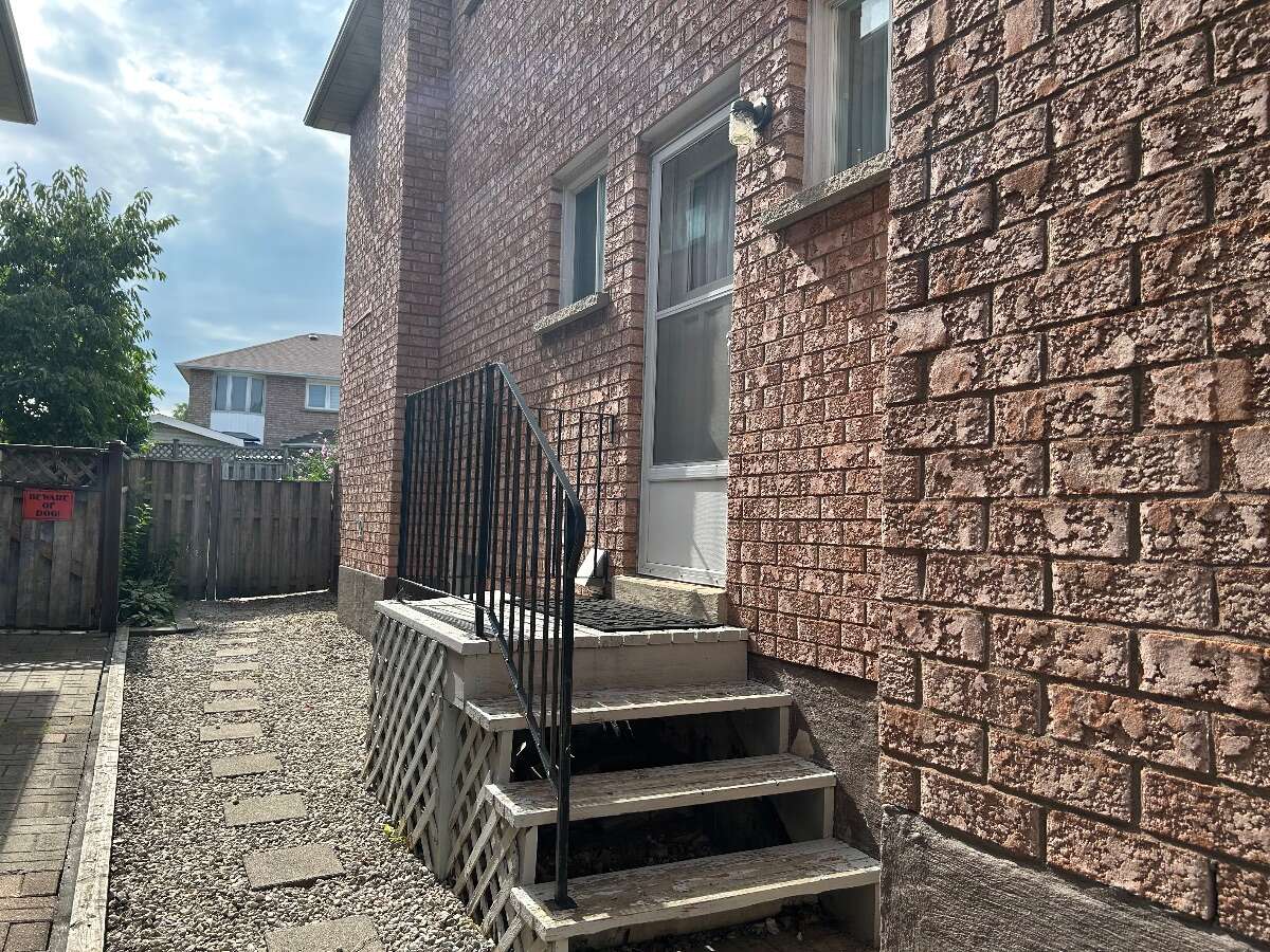 Bright 4 bedroom home in hub of Woodbridge