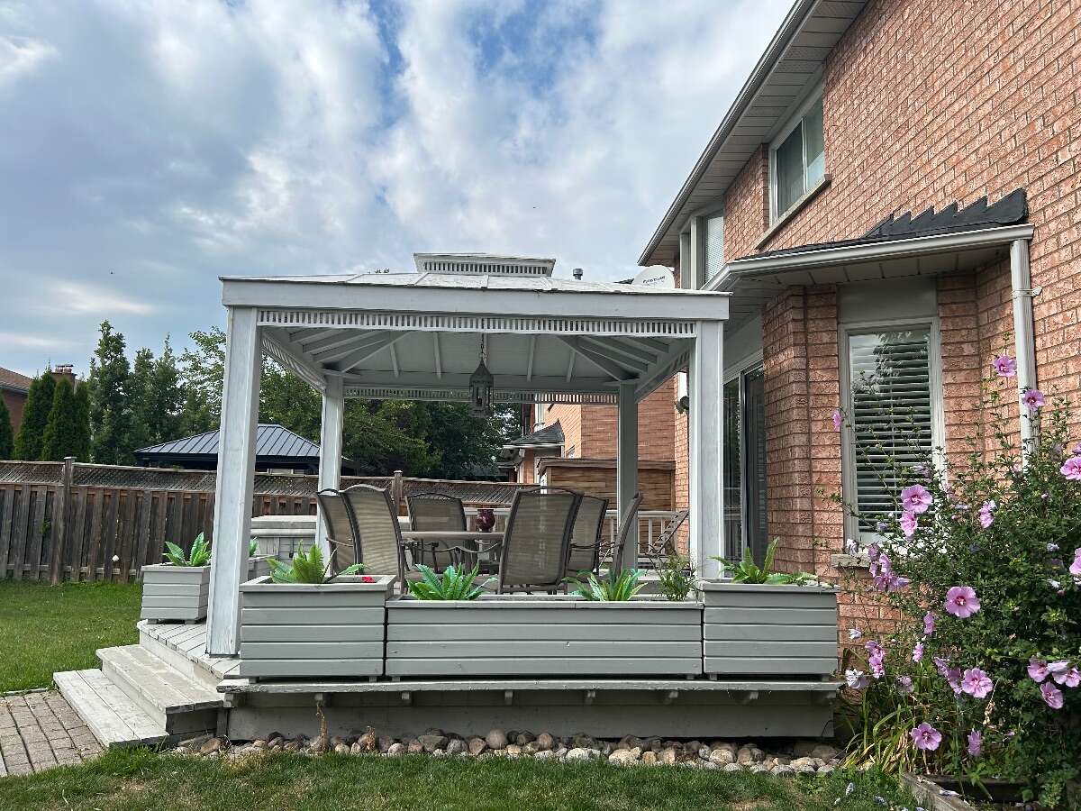 Bright 4 bedroom home in hub of Woodbridge