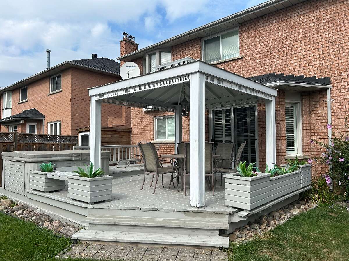 Bright 4 bedroom home in hub of Woodbridge