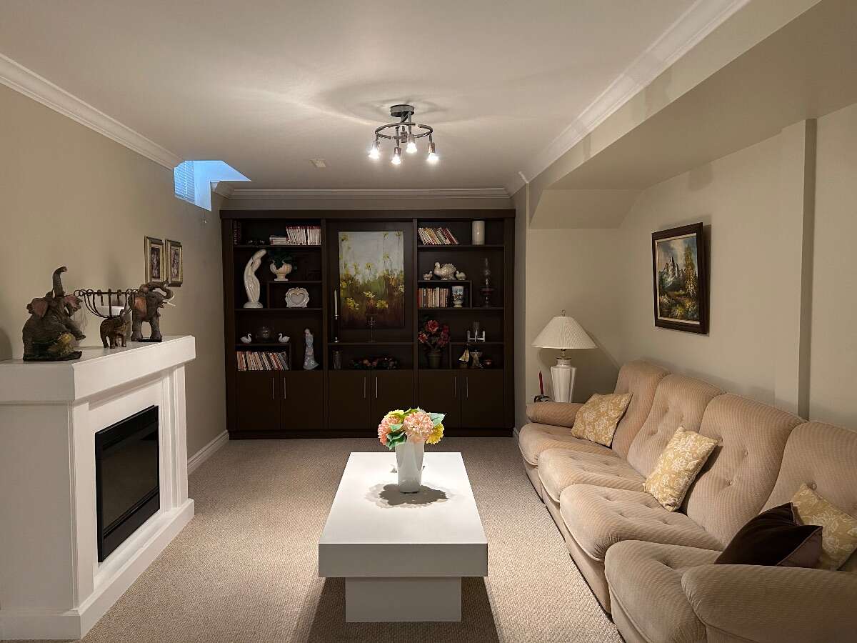 Bright 4 bedroom home in hub of Woodbridge