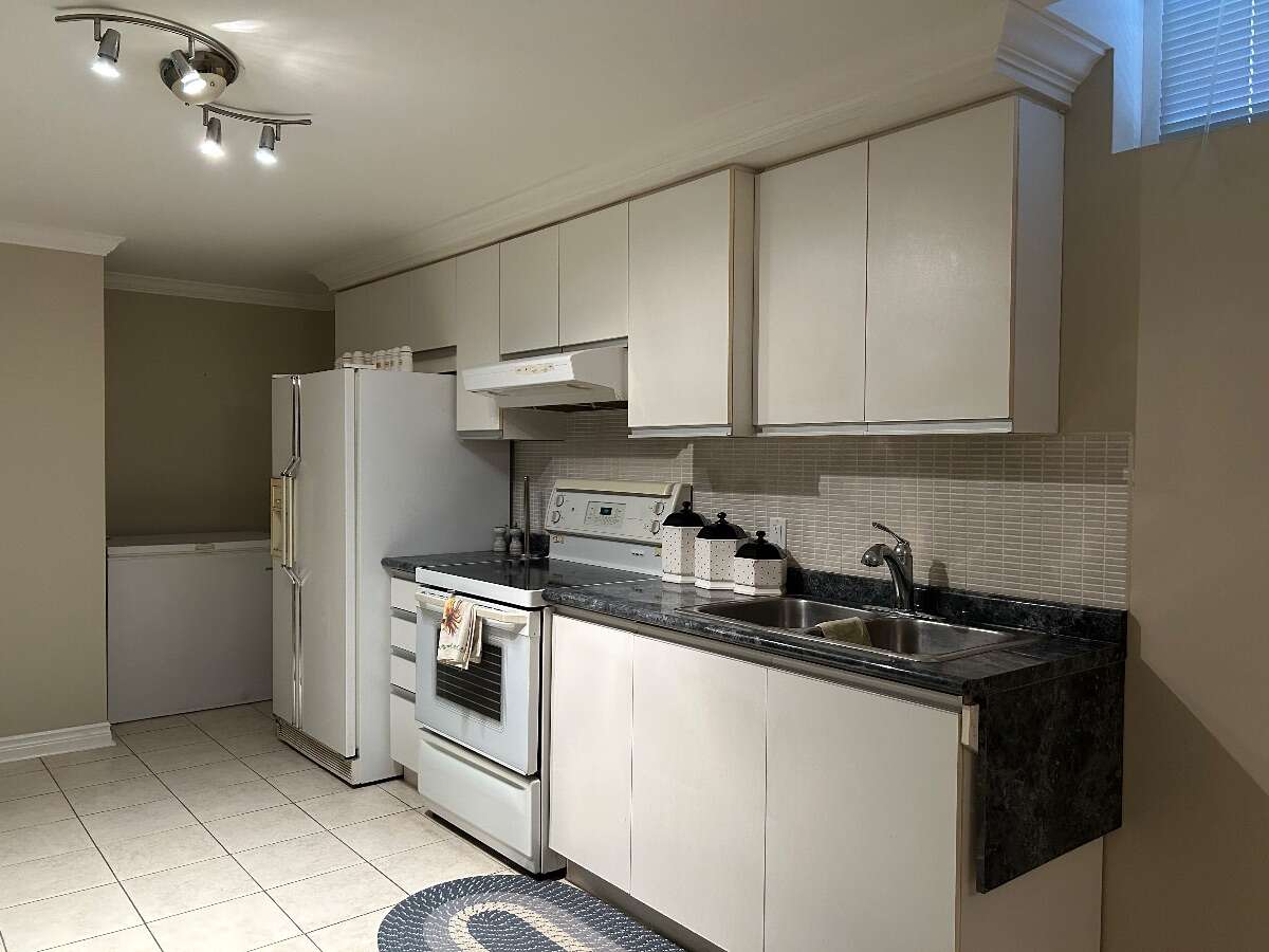Bright 4 bedroom home in hub of Woodbridge