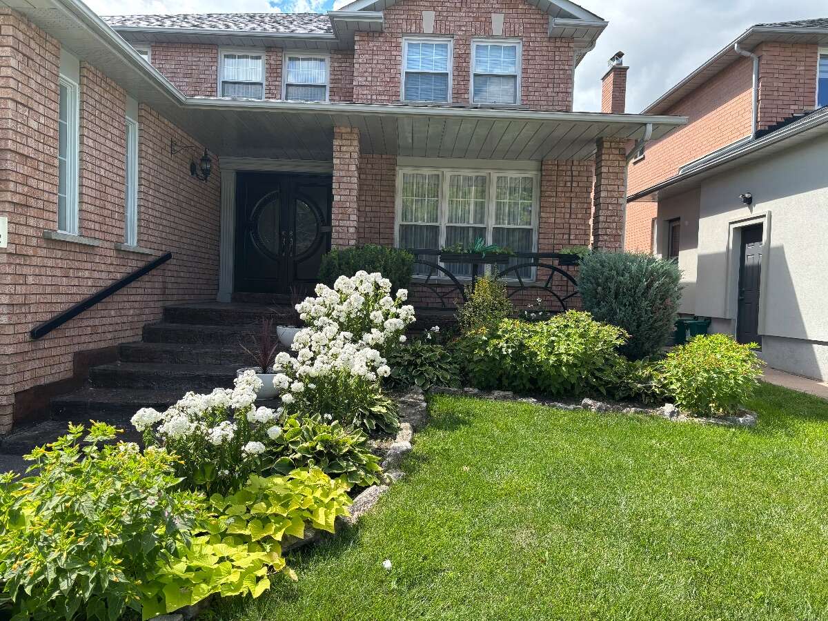 Bright 4 bedroom home in hub of Woodbridge