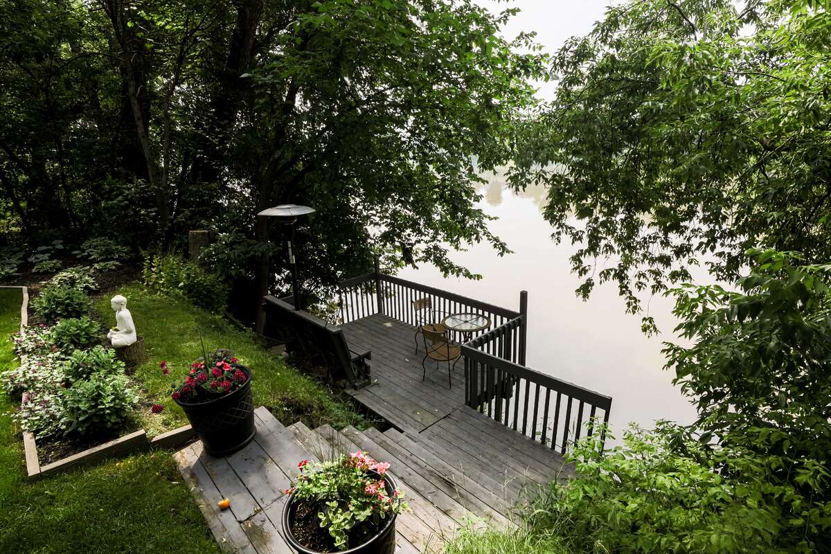 Waterfront deck