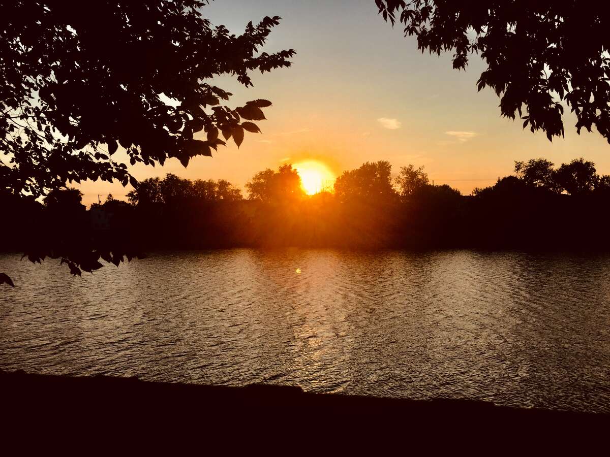 Stunning Backyard Sunsets – Relax by the Waterfront