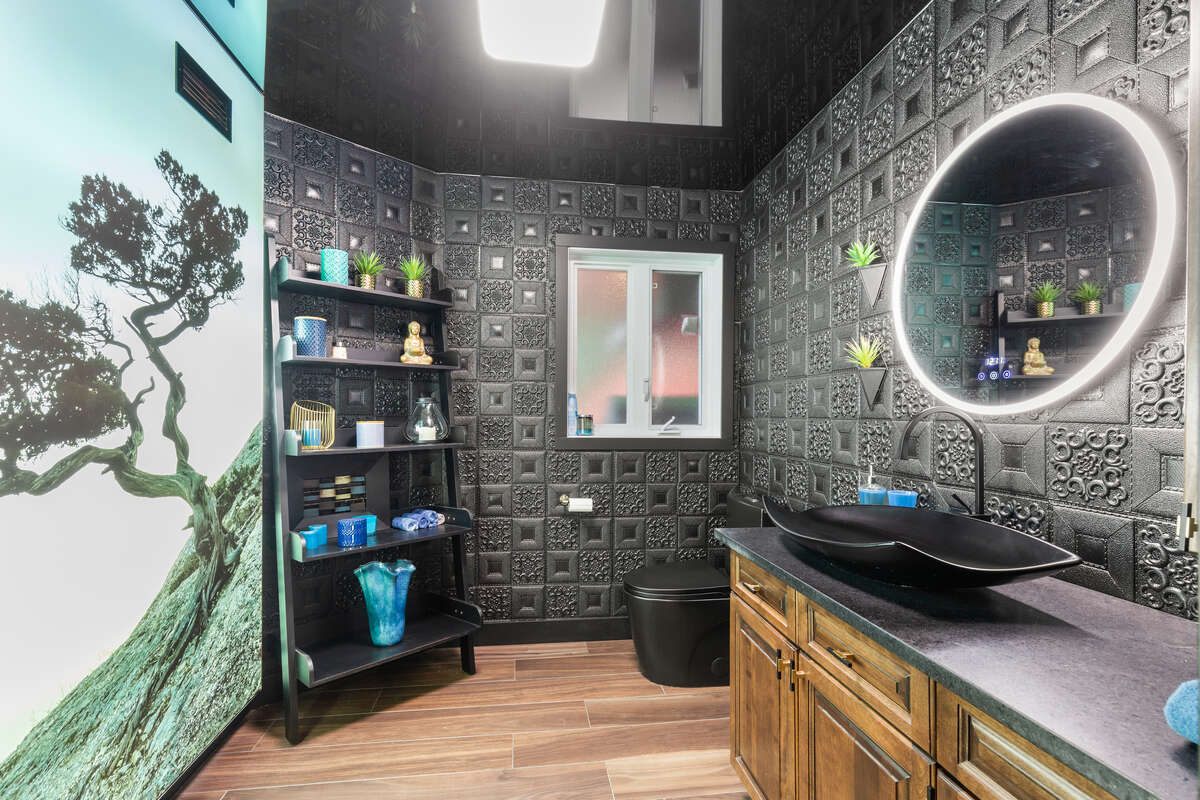 Bathroom 1 st floor