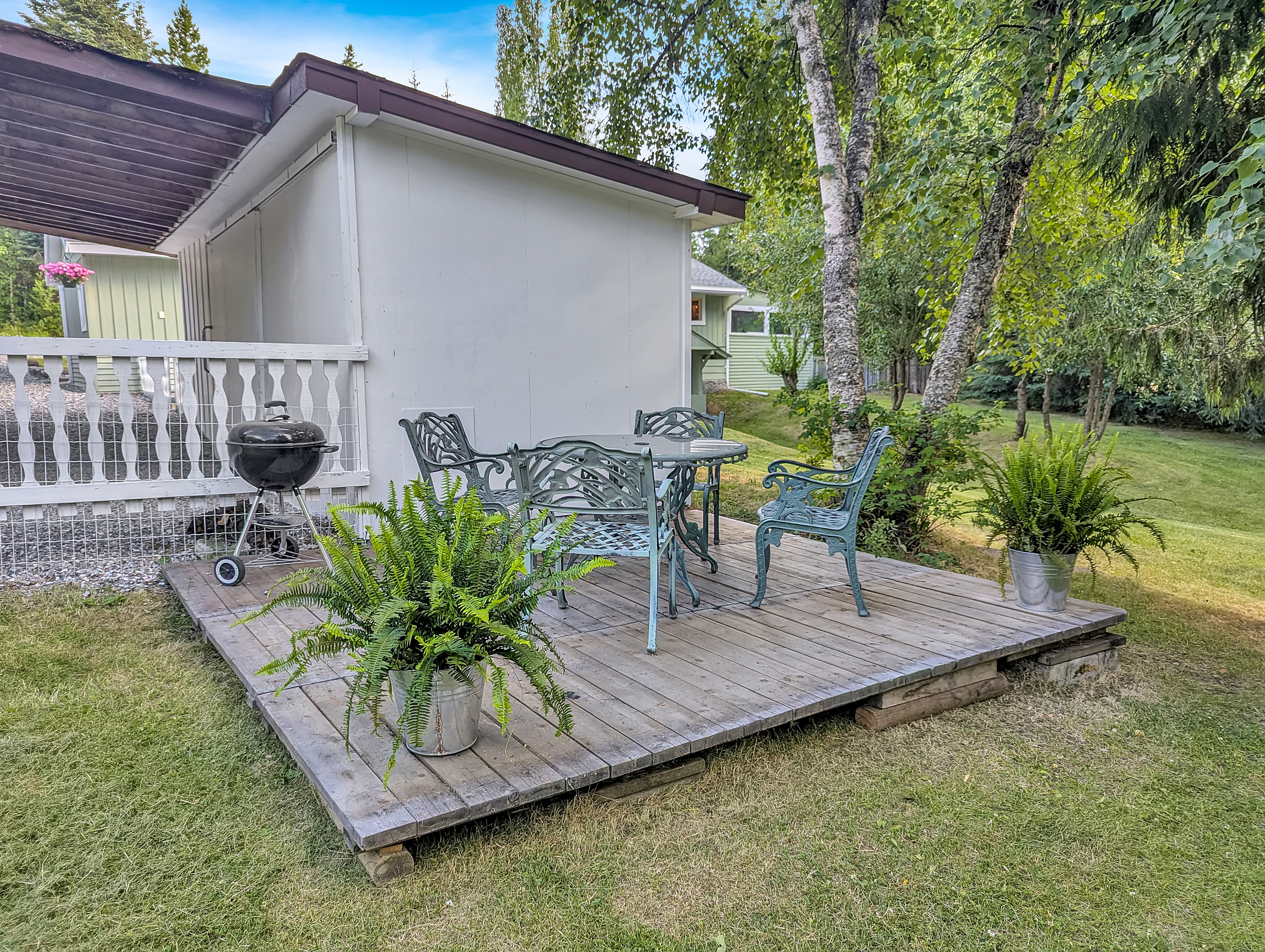 Two Detached Homes on a Private 1-Acre Property