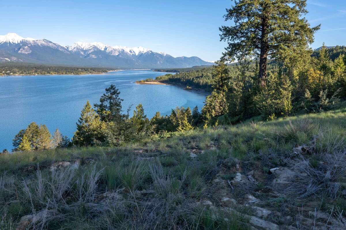 Breathtaking Lakeview Acreage