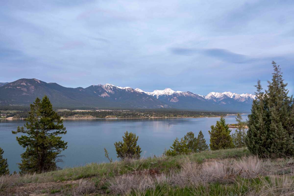 Breathtaking Lakeview Acreage