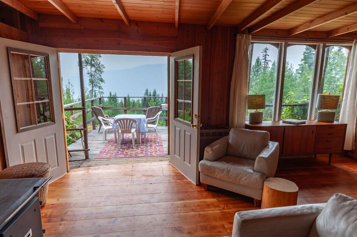 60 Private Acres Overlooking the Arrow Lakes