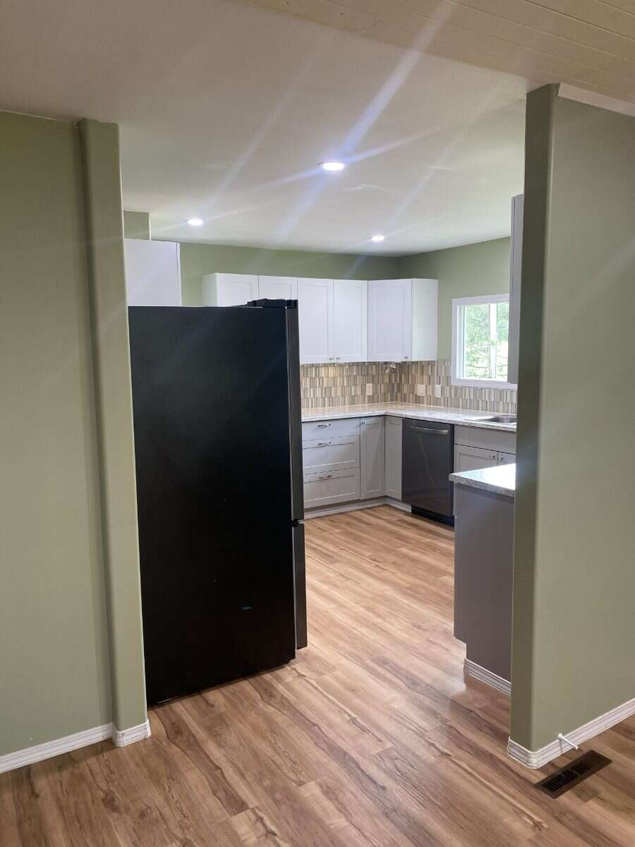 Fully Renovated Country Acreage on 1+acre