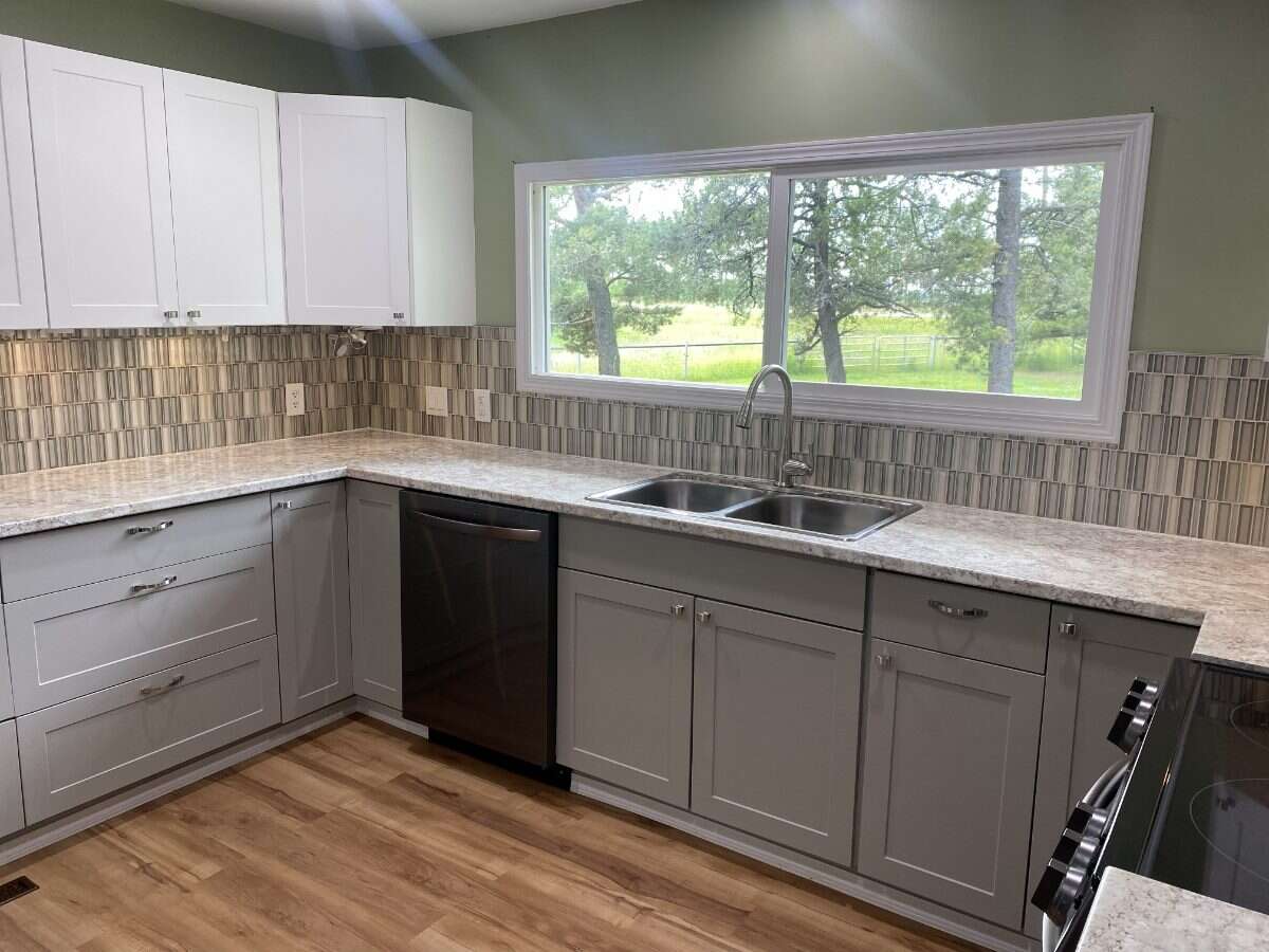 Fully Renovated Country Acreage on 1+acre