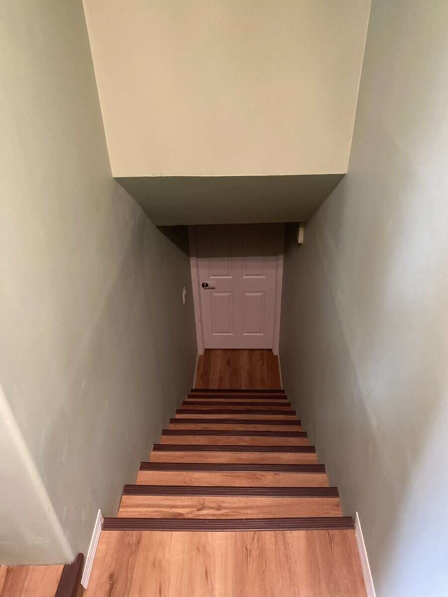Fully Renovated Country Acreage on 1+acre