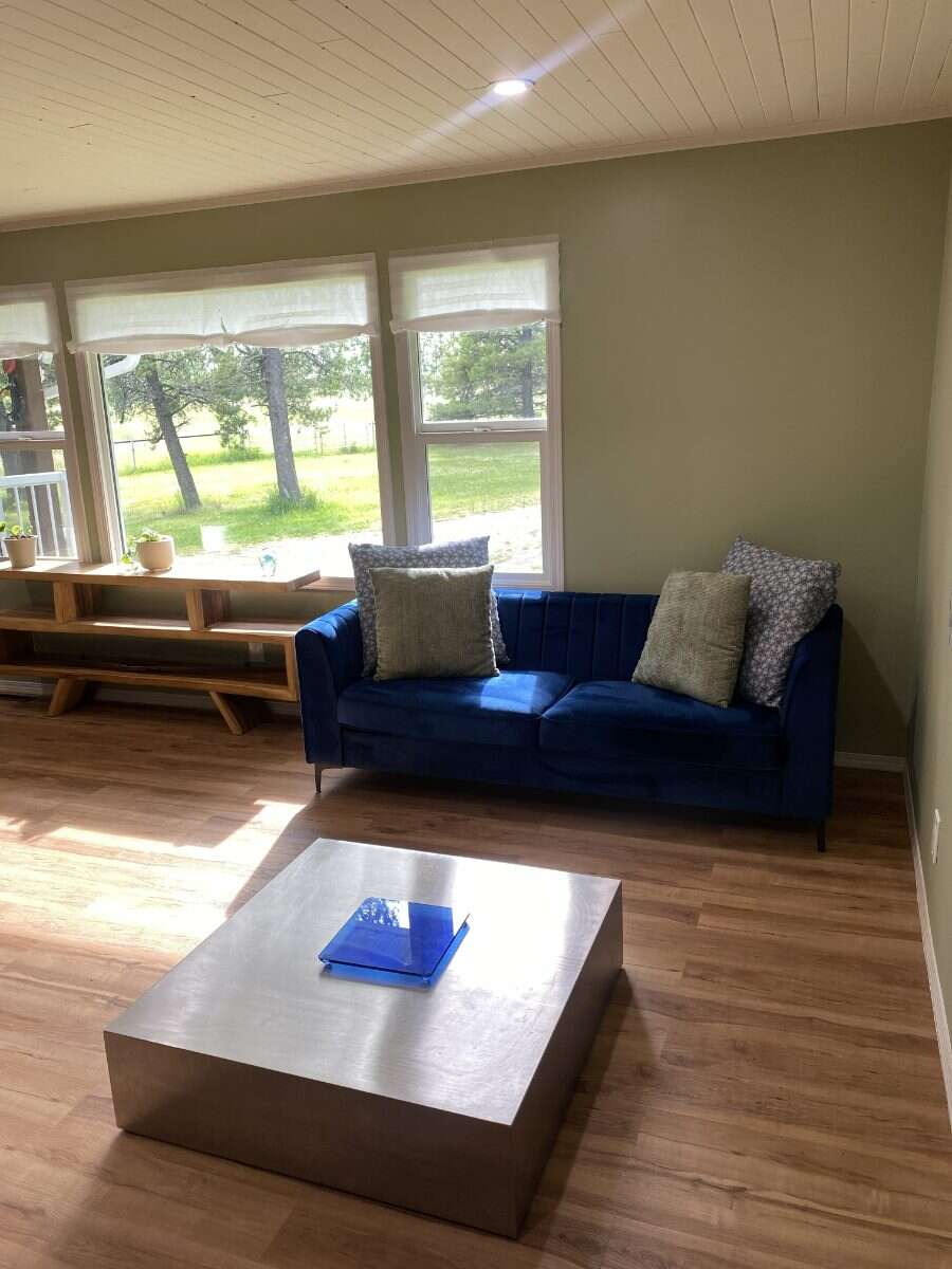 Fully Renovated Country Acreage on 1+acre