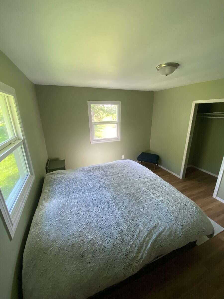 Fully Renovated Country Acreage on 1+acre