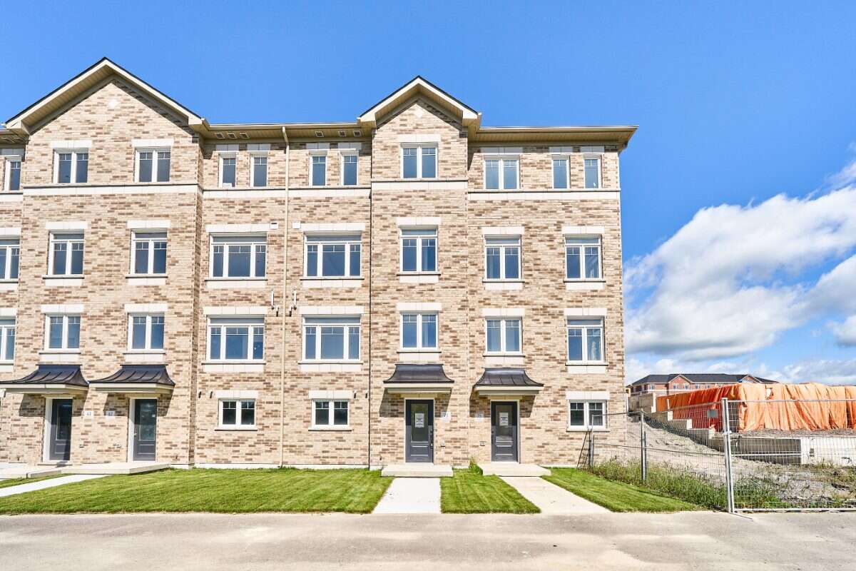 Move-In Ready 3-Bedroom Townhome in Newcastle