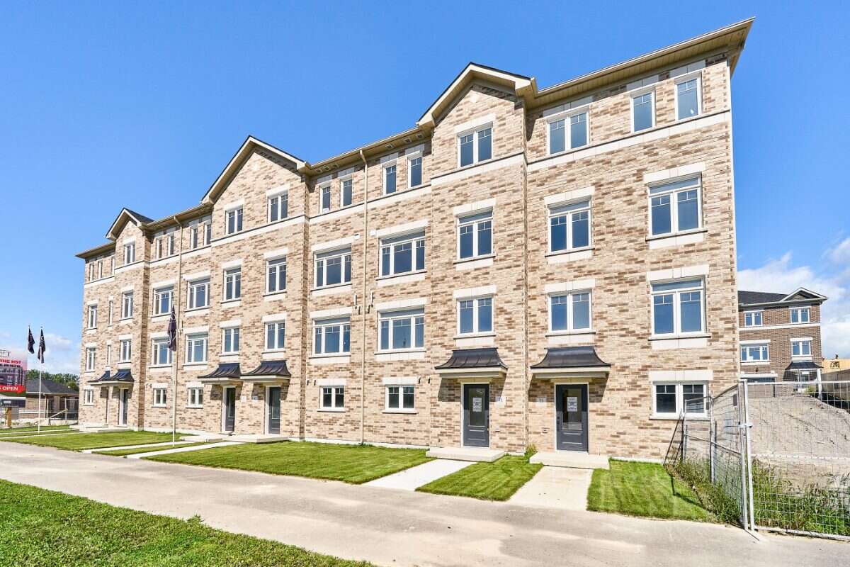 Move-In Ready 3-Bedroom Townhome in Newcastle