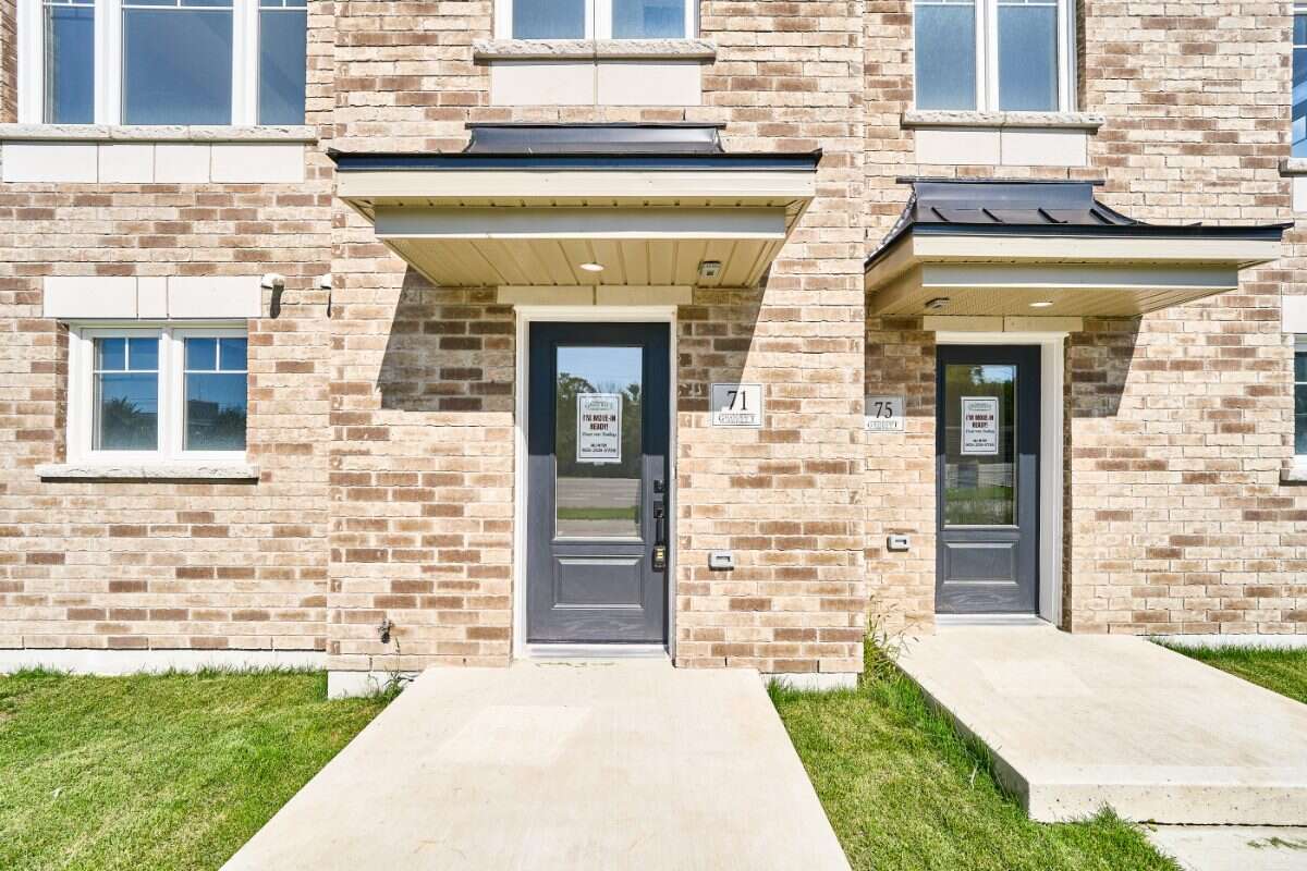 Move-In Ready 3-Bedroom Townhome in Newcastle