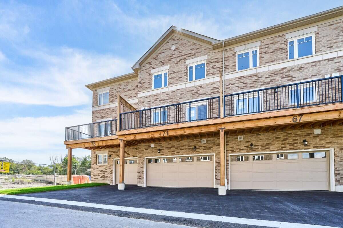 Move-In Ready 3-Bedroom Townhome in Newcastle