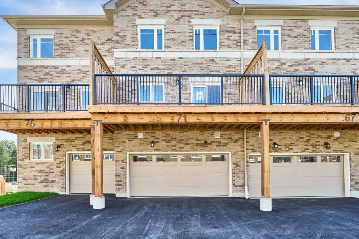 Move-In Ready 3-Bedroom Townhome in Newcastle