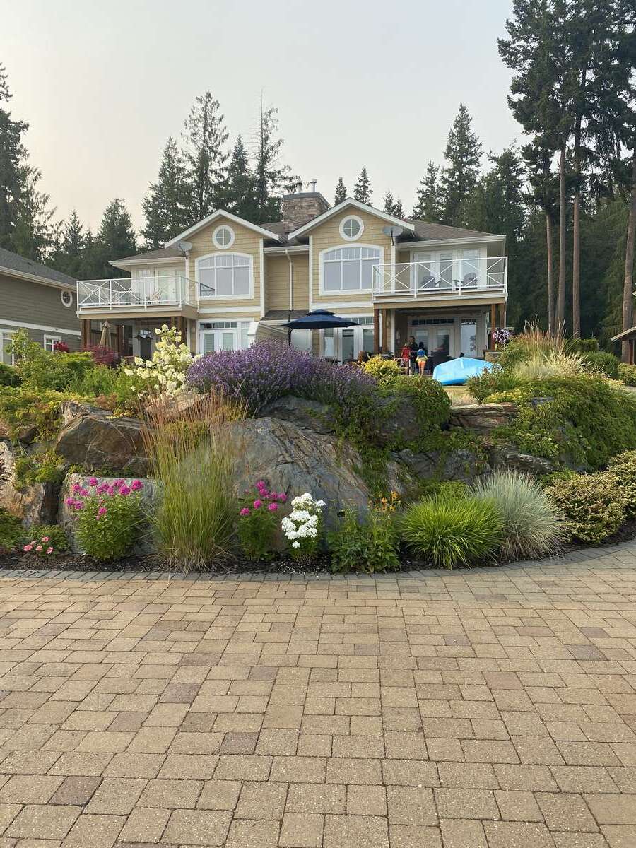 Townhouse / Waterfront Property For Sale in Scotch Creek, BC - 3 bed, 3 bath
