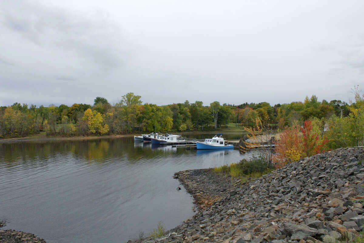 A short walk to the Grand Lake wharf and walking trails.
