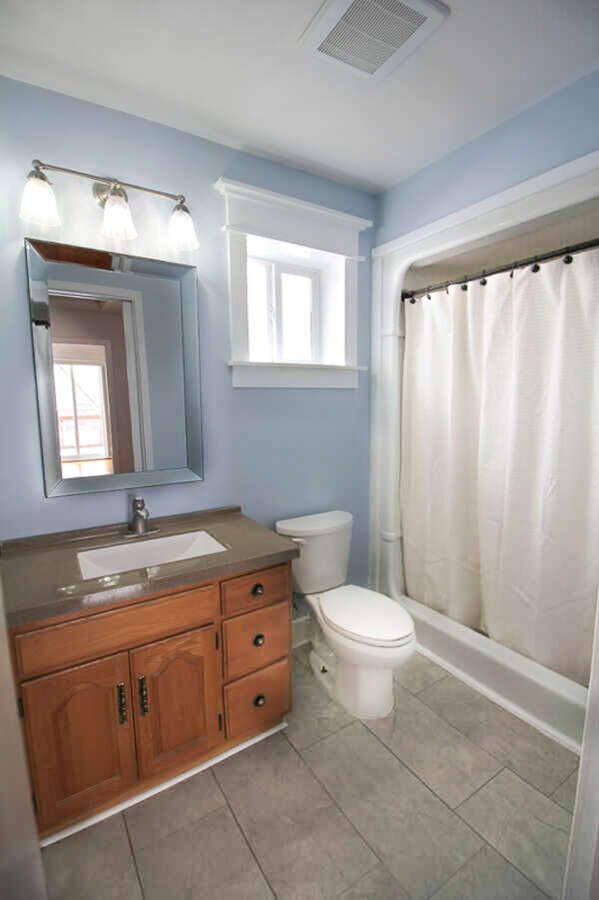 Second upper-level full bathroom.