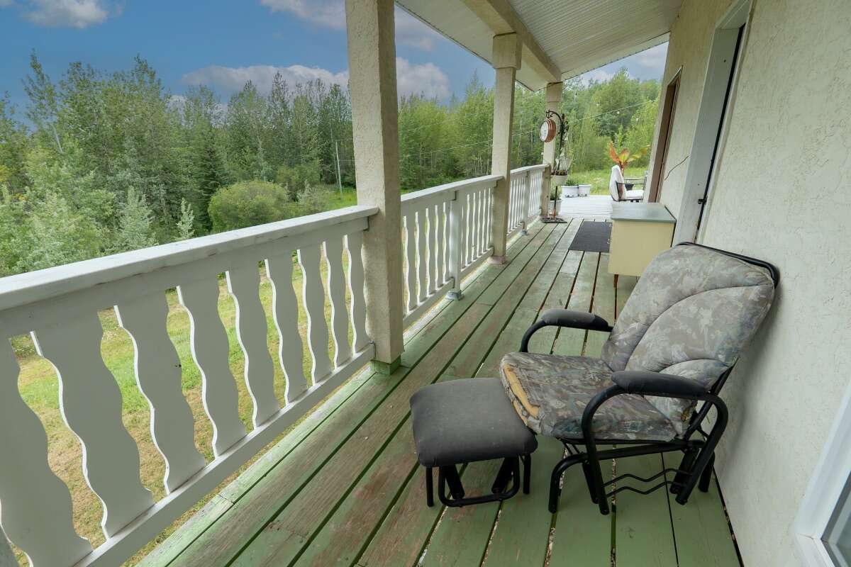  Bright 4-Bed Custom Estate on 17 Private Acres 
