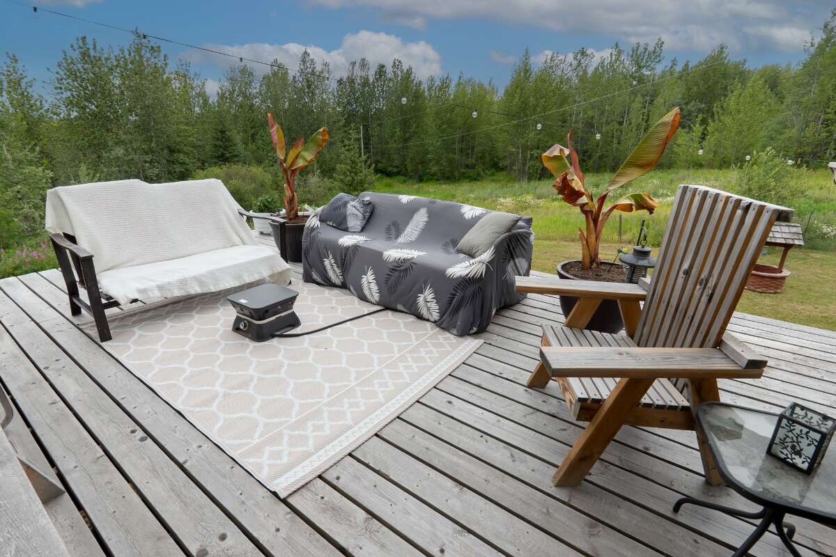  Bright 4-Bed Custom Estate on 17 Private Acres 