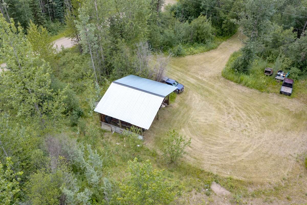  Bright 4-Bed Custom Estate on 17 Private Acres 