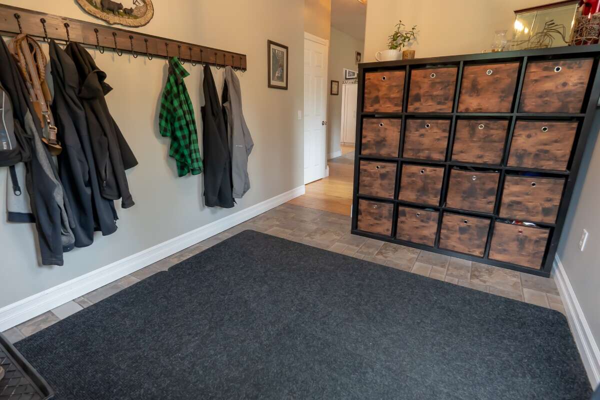  Bright 4-Bed Custom Estate on 17 Private Acres 