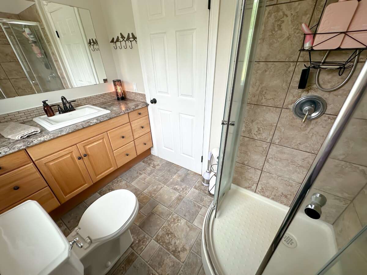  Bright 4-Bed Custom Estate on 17 Private Acres 