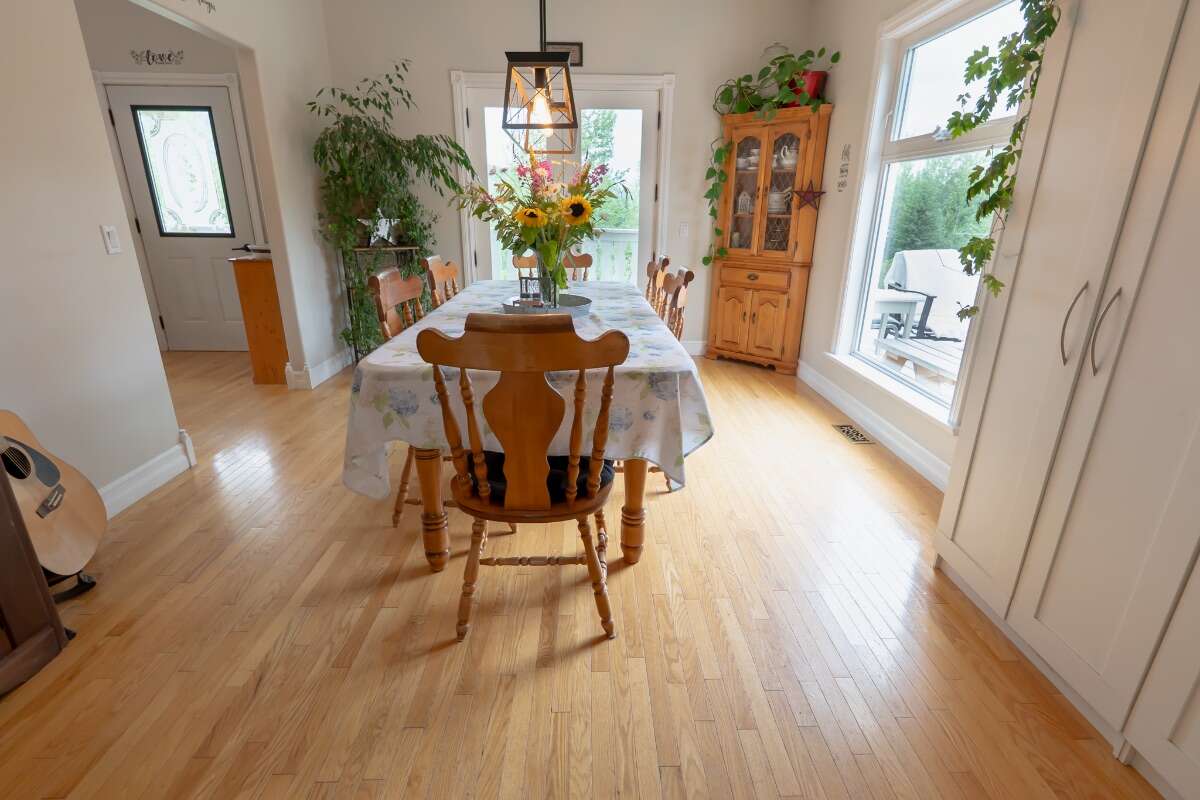  Bright 4-Bed Custom Estate on 17 Private Acres 