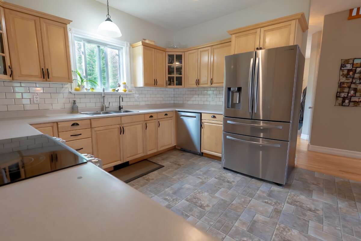  Bright 4-Bed Custom Estate on 17 Private Acres 