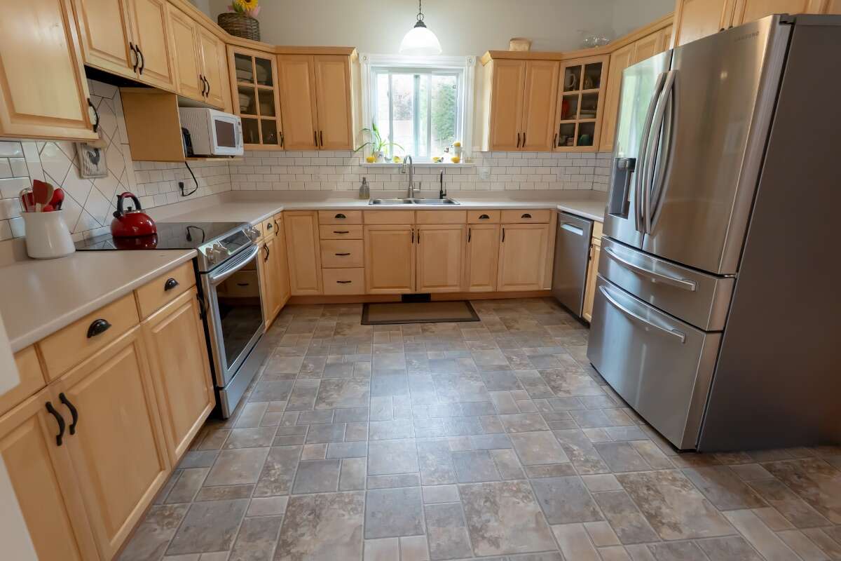  Bright 4-Bed Custom Estate on 17 Private Acres 